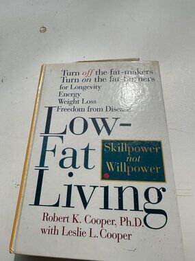 B67 LOW FAT LIVING VINTAGE COPYRIGHT 1996 HARD COVER